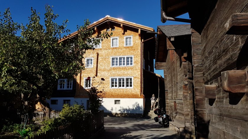 Geschindelte Hauptfassade Clausenhaus nach der Sanierung