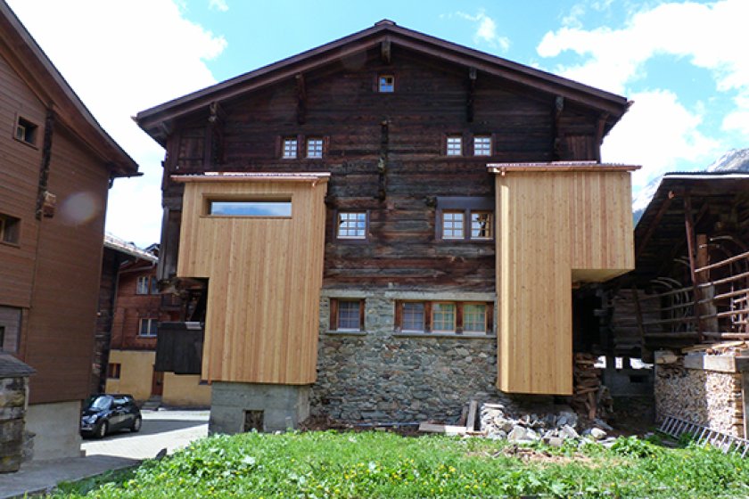 Rückfassade nach Sanierung Anbauten