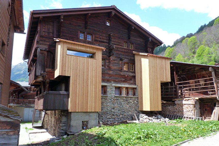 Rückfassade nach Sanierung Anbauten